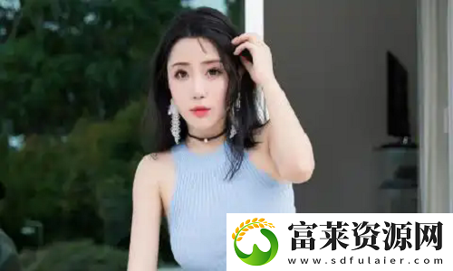 清純?；ǖ谋蝗馊粘?></p><p>清純?；ǖ谋蝗馊粘?np)中的主角是一個(gè)典型的校園人物，外表清純，性格內(nèi)向。作品的開(kāi)篇即描繪了她在校園中的日常生活，表面上看似平靜無(wú)波，但內(nèi)心世界卻是波瀾起伏。隨著故事的發(fā)展，觀眾可以看到，當(dāng)主角面對(duì)深刻的情感糾葛和社會(huì)角色的壓力時(shí)，她的內(nèi)心逐漸顯露出復(fù)雜的感情。這種內(nèi)心的矛盾與掙扎，是許多青少年在成長(zhǎng)過(guò)程中普遍會(huì)經(jīng)歷的，作品因此引起了廣泛的共鳴。</p><p>通過(guò)精心的劇情安排和角色塑造，清純?；ǖ谋蝗馊粘?np)深刻地揭示了青春成長(zhǎng)中不可避免的心理挑戰(zhàn)。主角在與家庭、朋友和戀人的互動(dòng)中，經(jīng)歷了從困惑到自我發(fā)現(xiàn)的轉(zhuǎn)變。這一過(guò)程不僅塑造了一個(gè)立體的人物形象，也讓觀眾看到了個(gè)體在社會(huì)環(huán)境中尋求個(gè)人身份的不易。每一個(gè)經(jīng)歷都是對(duì)她性格的一次磨練，也是她成長(zhǎng)旅程中的必經(jīng)之路。</p><p>此外，該作品在描寫(xiě)情感沖突和解決問(wèn)題的過(guò)程中，也不乏智慧和勇氣的展現(xiàn)。主角在經(jīng)歷了一系列的內(nèi)心斗爭(zhēng)后，逐漸學(xué)會(huì)了如何處理復(fù)雜的人際關(guān)系和情感糾紛。這種從掙扎到解脫，最終達(dá)到自我成長(zhǎng)的主題，使得清純?；ǖ谋蝗馊粘?np)不僅僅是一個(gè)關(guān)于青春的故事，更是一部關(guān)于如何在困境中找到自我的啟示錄。</p><p>清純?；ǖ谋蝗馊粘?np)以其深刻的主題和豐富的情感表達(dá)，成為了一部值得觀眾深思的作品。它不只是讓人們看到了青春期可能面臨的種種挑戰(zhàn)，更是通過(guò)主角的成長(zhǎng)故事，傳遞了一種積極向上、勇于面對(duì)自我挑戰(zhàn)的正能量。這部作品的廣受歡迎，證明了觀眾對(duì)于有深度、能引發(fā)共鳴的故事的需求。</p></article>                </article>
              
            </div>
            <div   id=
