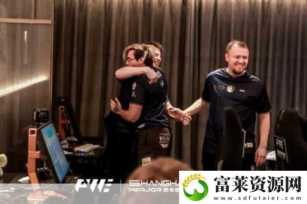 暴躁老外玩csgo-暴躁老外在CSGO中怒懟隊(duì)友-笑料不斷！軟件教程玩法