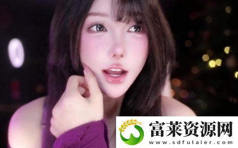 米娜穿紫色緊身裙直播
