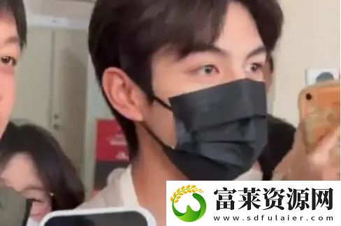 趙一博首次公開露面